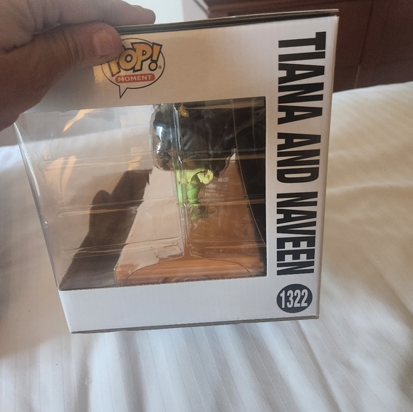 Disney 100 funko pop Tiana and Naveen - Picture 2 of 3